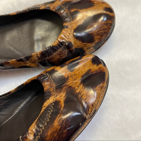 Tory Burch Leopard Print Patent Leather Flats Womens Size 6 - Picture 9 of 13